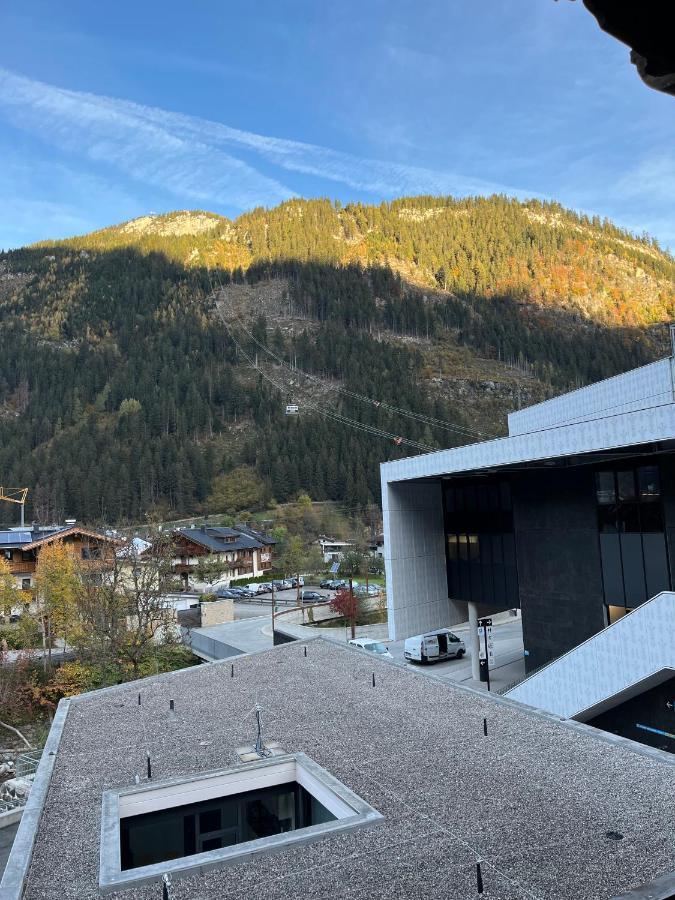 Center Rooms & Apartments Mayrhofen Bagian luar foto